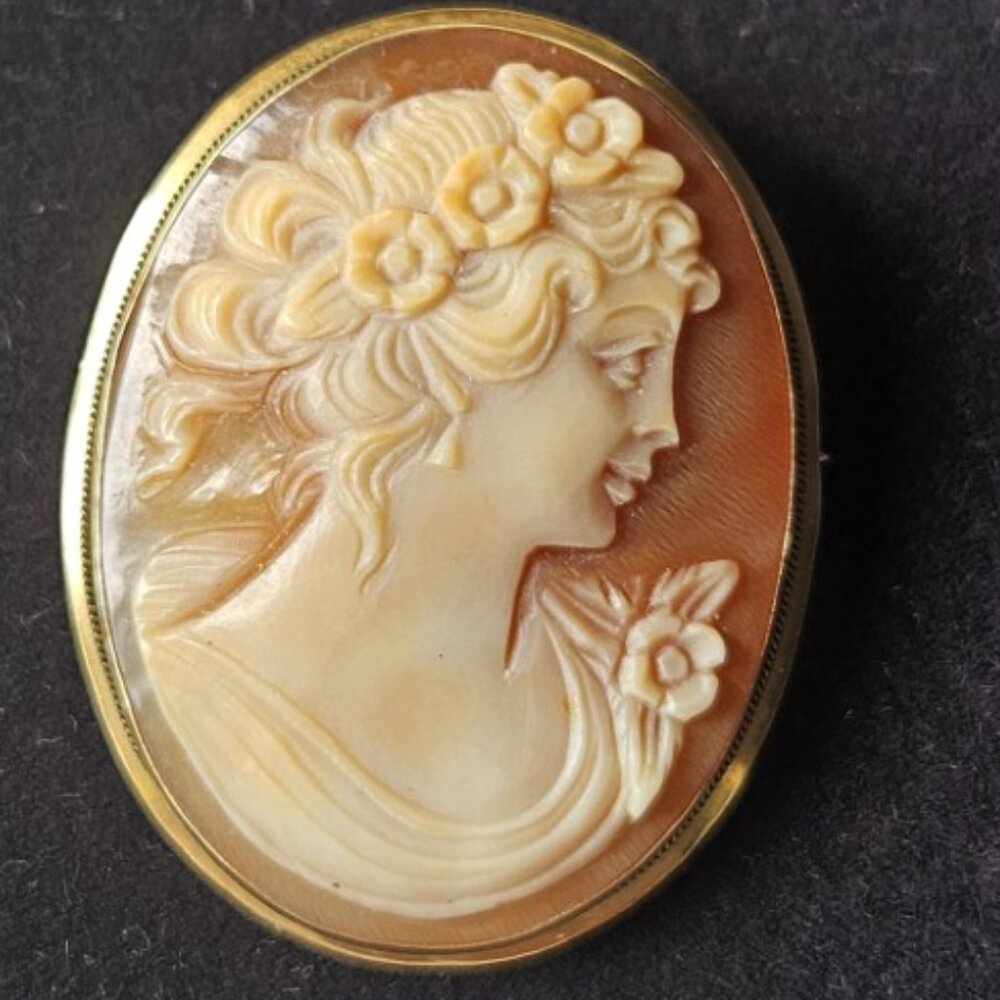 Vintage 14K Gold Shell Cameo